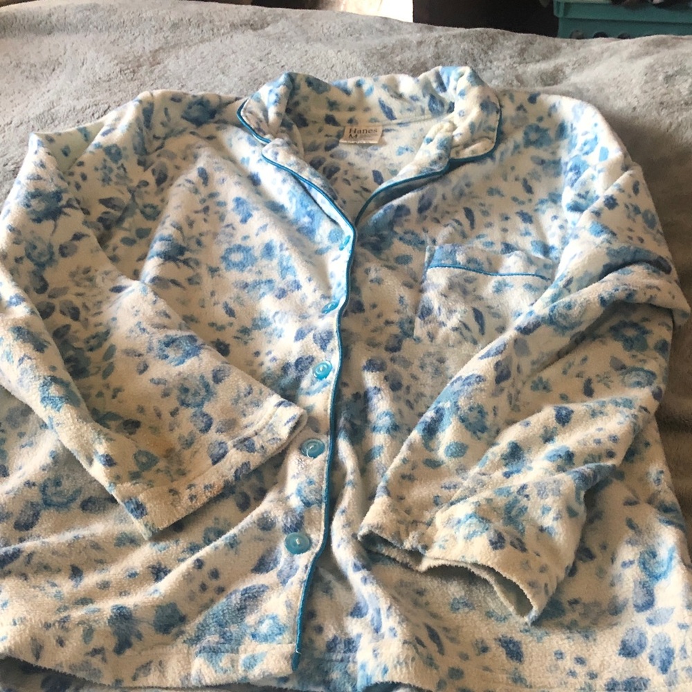 Hanes Blue and White Floral Pajama Top